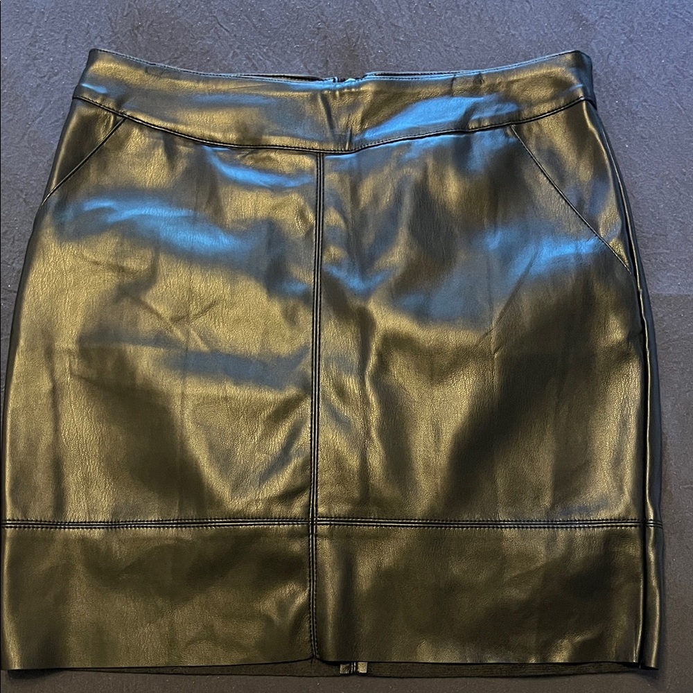 Chic Black Leather Mini Skirt